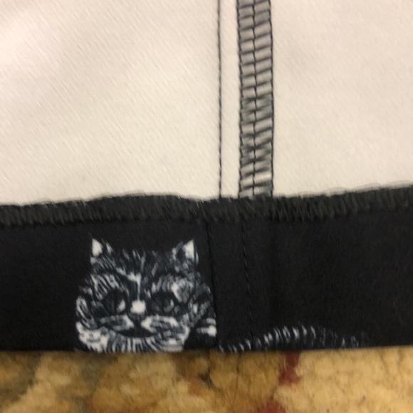 Alice behind the looking glass cat skirt.  Size 10. EUC. - Picture 4 of 4